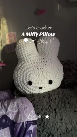 I’m inLOVE with this pillow💕💕☺️   Pattern: @Chubbiesbyash #crochet #crochettiktok #miffy #explorepage #explore 