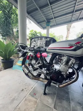 ........................................ #gl100 #yamaho #herexkebumen #dirmaxgarage #fyppp 