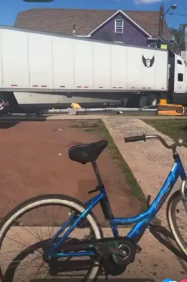 Solo en New Brunswick pasan estas cosas 😂 no se como piensa pasar el puente 😱🙊😁😅 esto paso entre la Jersey y la Handy. #newbrunswick #trailer #humor #viralvideo #cosasraras 