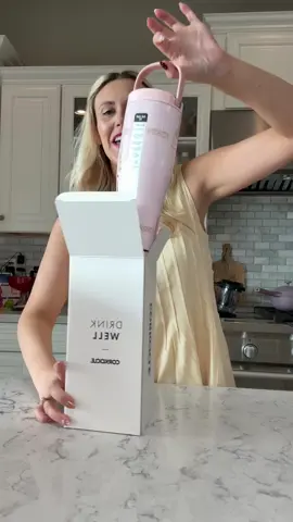 This water bottle is so pretty! #tiktokshopcreatorpicks #creatoricons #waterbottle 