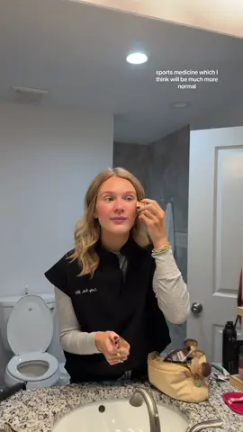 Day in the life as a resident… how are we almost a 1/4th of the way done with intern year???  #residency #residencylife #medicalstudents #dayinthelifevlog #morningroutines  