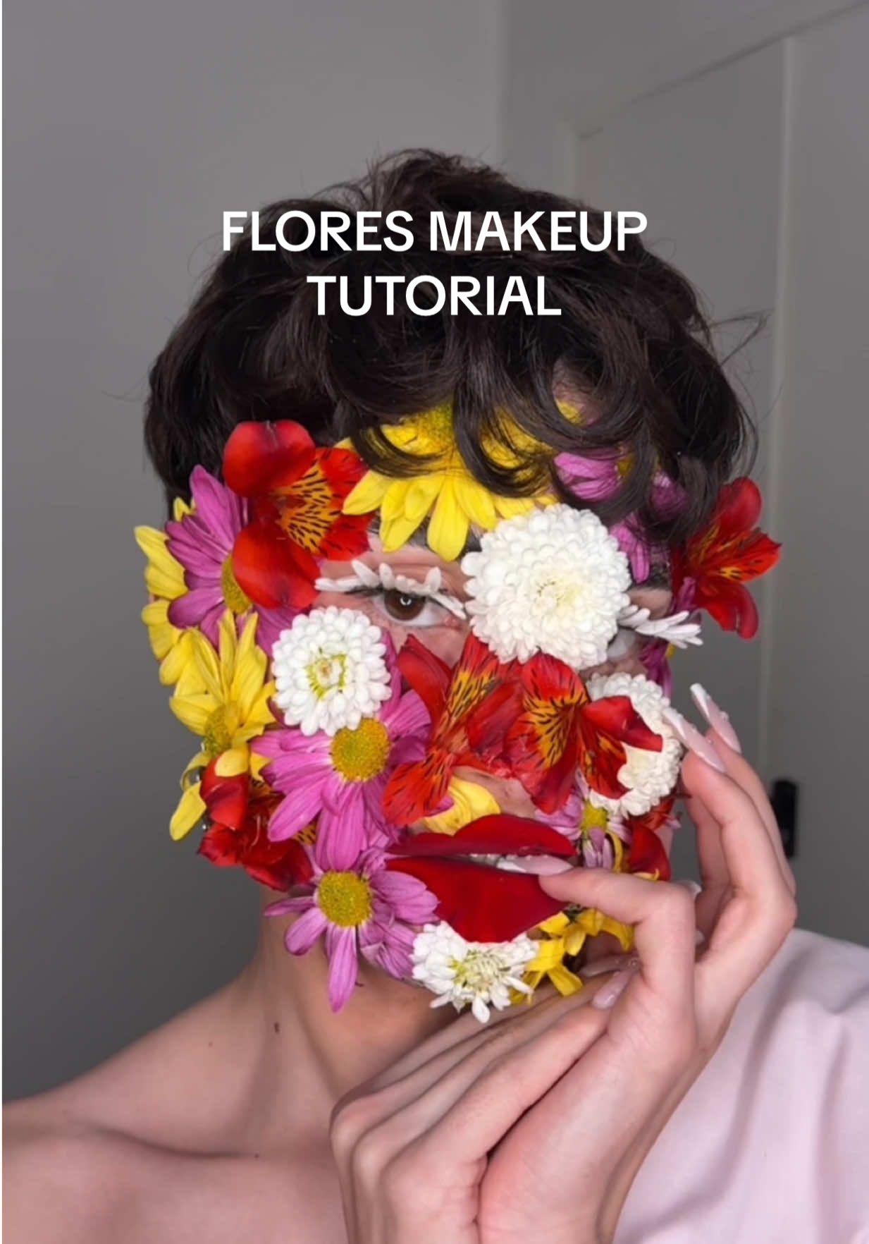 MAQUILLAJE con FLORES??💐🌷 ACEPTO🫦 quien les gustaria que lo haga? #makeup #creativemakeup #makeuptransformation #makeuplooks #naik