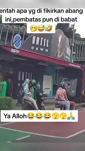 Apa yg di pikir kn bg smpai Nabrak pembatas jalan 😂#foryoupage #comedia #videolucu #ngakak #fyppppppppppppppppppppppp 
