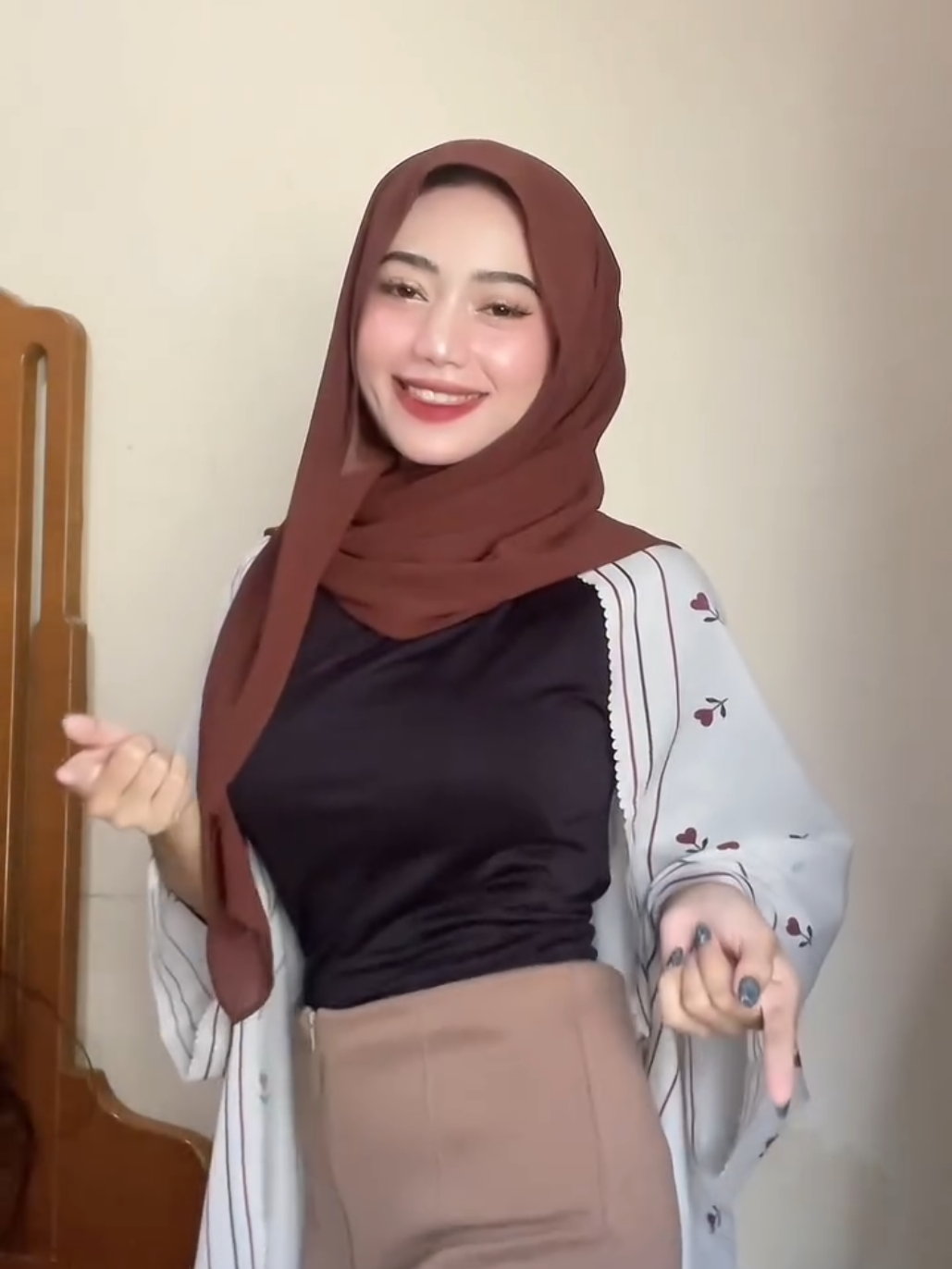 follow dulu biar Mimin semangat upload 🔥  #hijabtobrut #cewepulen #fyp #tobrut #cewecantik 