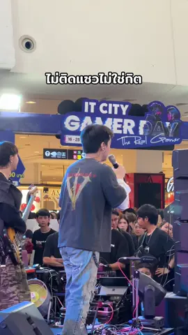 แซวไม่ว่า ไปสุมไฟให้พ่อเขาอีก 😅 @kittyumbs #kittyumbs #กิตทรีแมนดาวน์ #ทรีแมนดาวน์ #ThreeManDown 