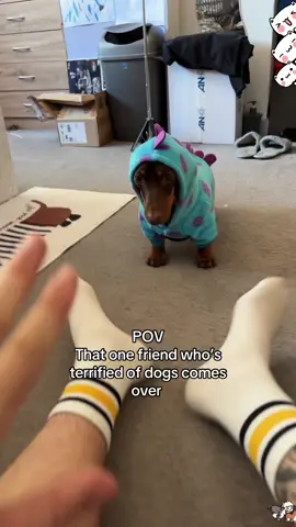 A dog-fearful person's dramatic reaction when encountering a dog.🤣#dog #pet #doglover 