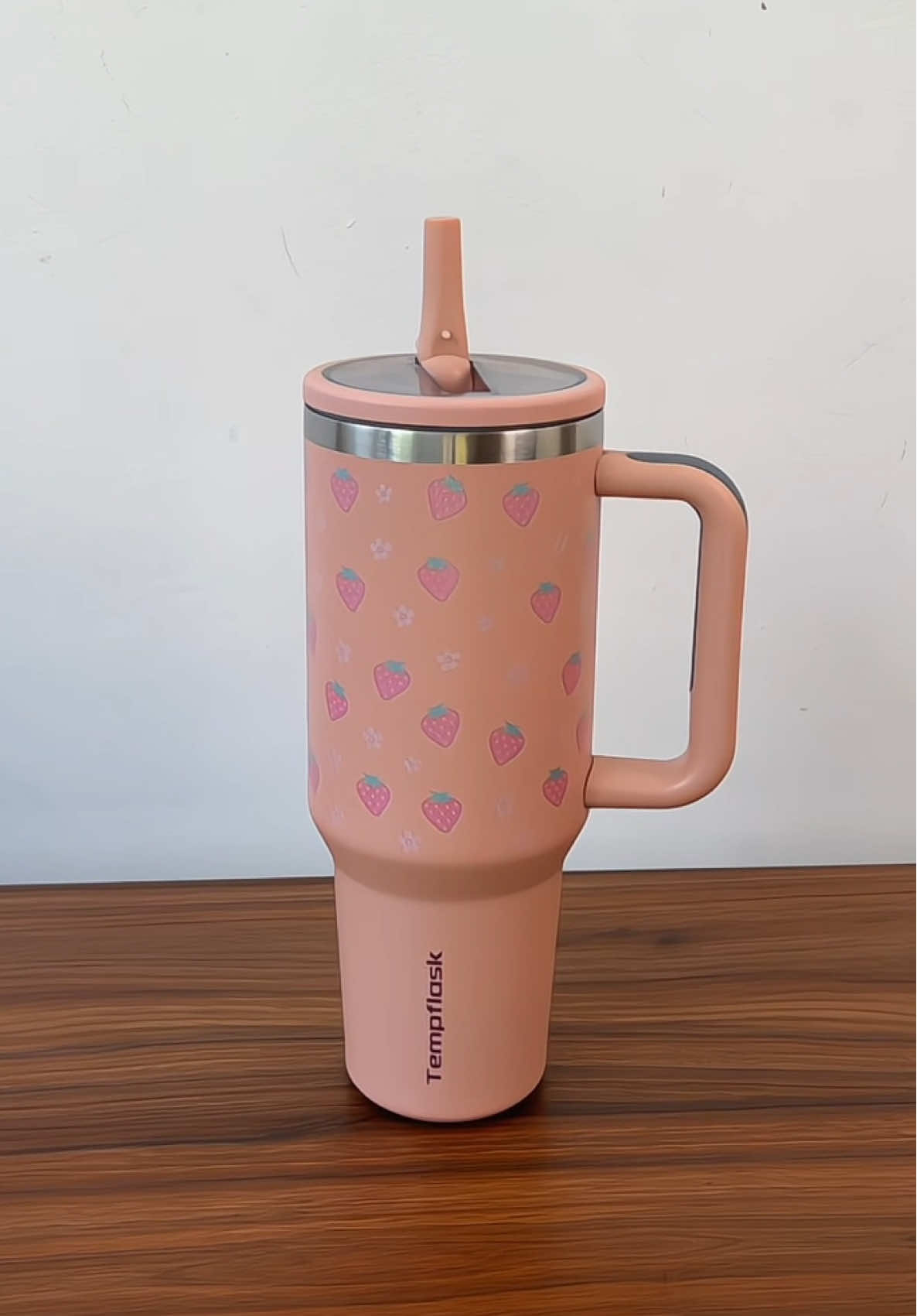 Bawa tumbler = bawa gaya + jaga bumi 🌍✨ #GoGreen #TumblerCantik #EcoFriendlyMilenial 