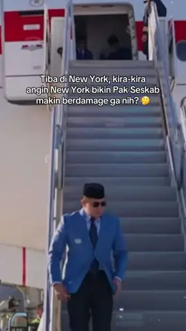 Alhamdulillah tiba juga di New York ya Pak Prabowo dan Seskab Teddy, angin di New york mendukung banget nih guys! 🤩🤩 #pbb #seskabteddyindrawijaya #letkolteddy #tiw #prabowo 