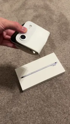 Bending iPhone Air at the Apple Store 📱🤏