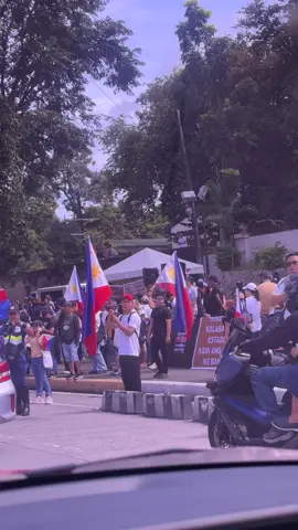 Wag na po tayong magbulag-bulagan. Gawin natin ang ating parte—maliit man na hakbang, malaki ang epekto! Kahit simpleng pag-share at pagkuha ng video ay may saysay.  Ingat po sa ating matatapang na kababayan, at maraming salamat sa inyong boses! 🇵🇭  #FightCorruption #EdsaRallyToday #fyp 