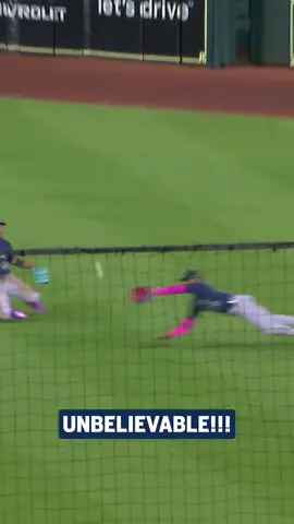 VICTOR ROBLES ARE YOU SERIOUS?!? #mariners #baseball #MLB #sports #wow 