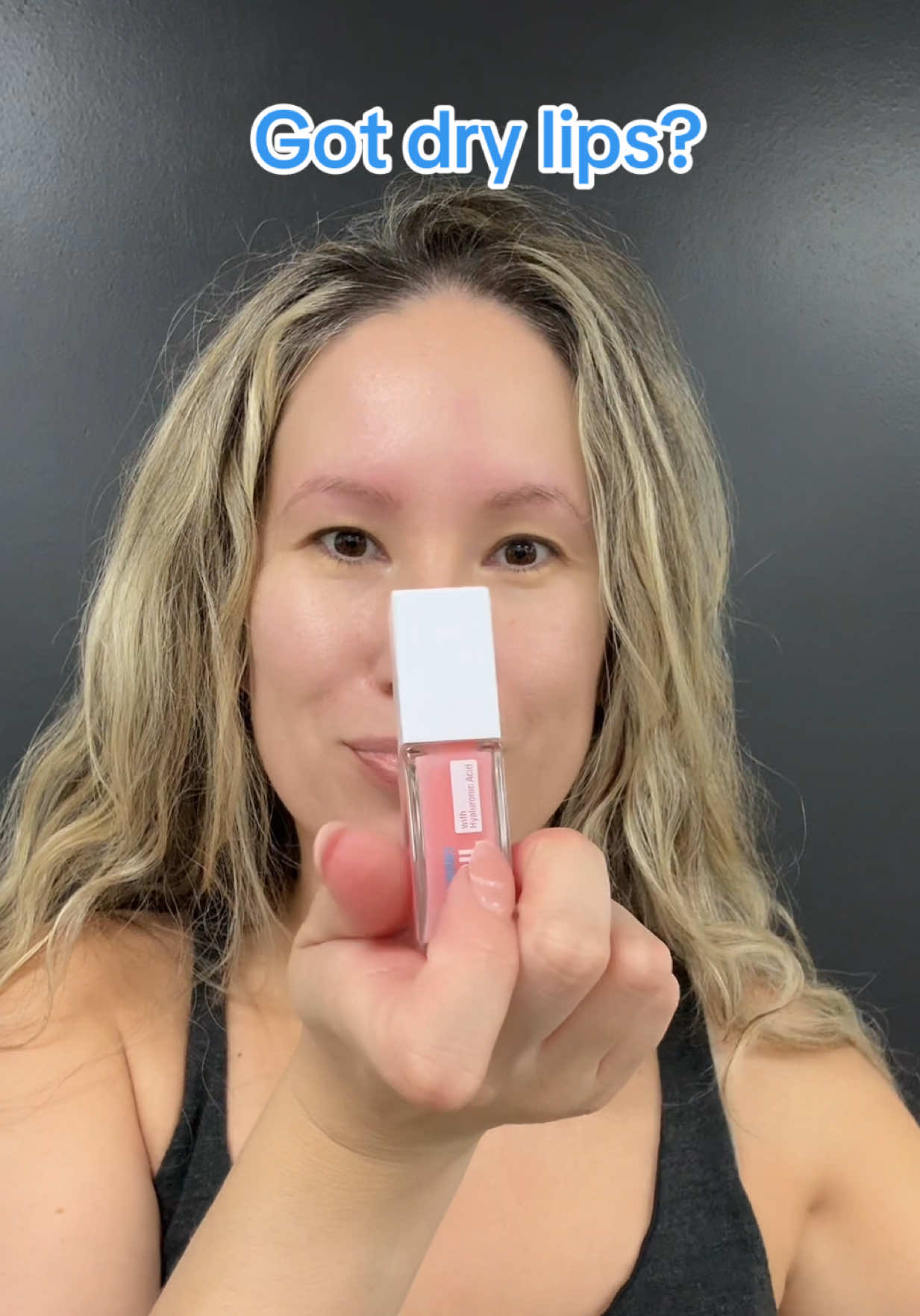 @Neutrogena Hydro Boost Lip Oil is mega packed with hyaluronic acid for deep hydration and a shine that not sticky! If you got dry lips, this is for you! #neutrogena #lipoil #lipproducts #drylipshack #hydratedlips 