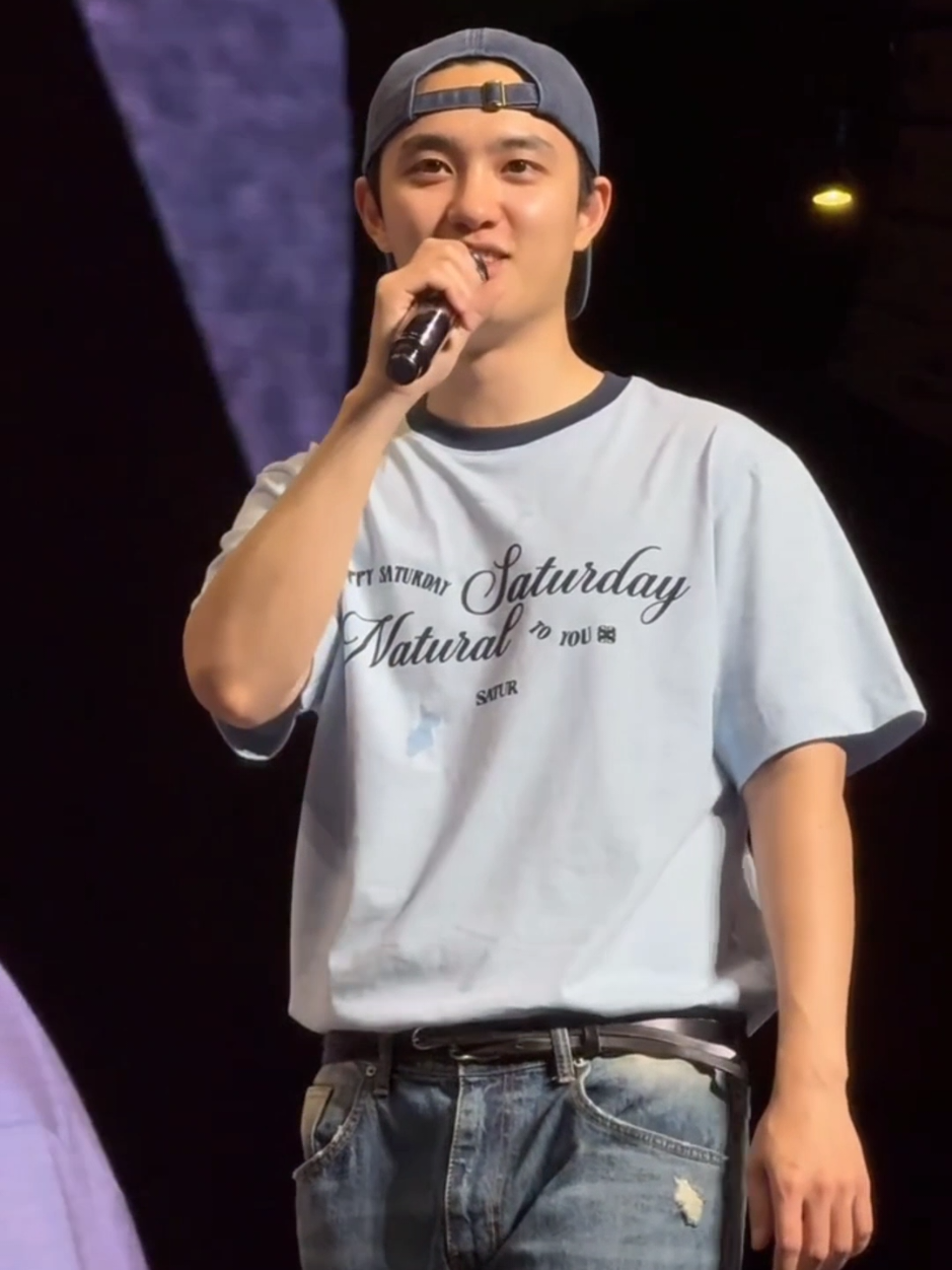 Kyungsoo : your wish is my command 🙏😊 I can't believe he said I need your body 24/7 is that like the demo version or u just made it all up on the spot? 🤣😍 #DOHKYUNGSOO #EXO #kpop #fancam #concert  send off