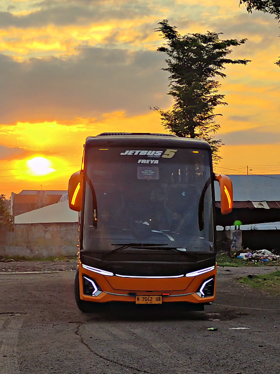 cakep bener sunsetnya🧡 .  .  .  reservasi tiket: 0821 3580 1610 #27trans #fyp  #27transsragen #27transfreya #OrangeGank🧡 