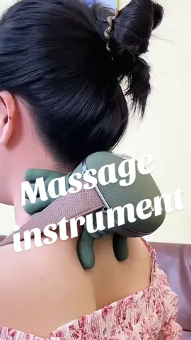 I need this shoulder and neck massager, make my neck feel comfortable and relaxed 😝😝#goodthings #goodthing #coolgadgets #coolstuff #fyp #viral #product #shopping #gadgets #tiktok #comfortable #relax #massage #massager #neck #neckmassager #bodymassager #homemassage #shouldermassage 