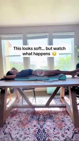This viral air compression back stretching mat isn’t just soft air… it’s sturdy, supportive, and gives the most satisfying at-home stretch. With modes like twist, flow, energize, stretch, and vibration, plus support up to 275 lbs, it’s perfect for stress relief and relaxation. On my end it’s still showing the biggest discount I’ve seen 👀 #backstretchingmat #aircompressionmassage #homedicsbackmat #athomebackrelief #stressreliefatho
