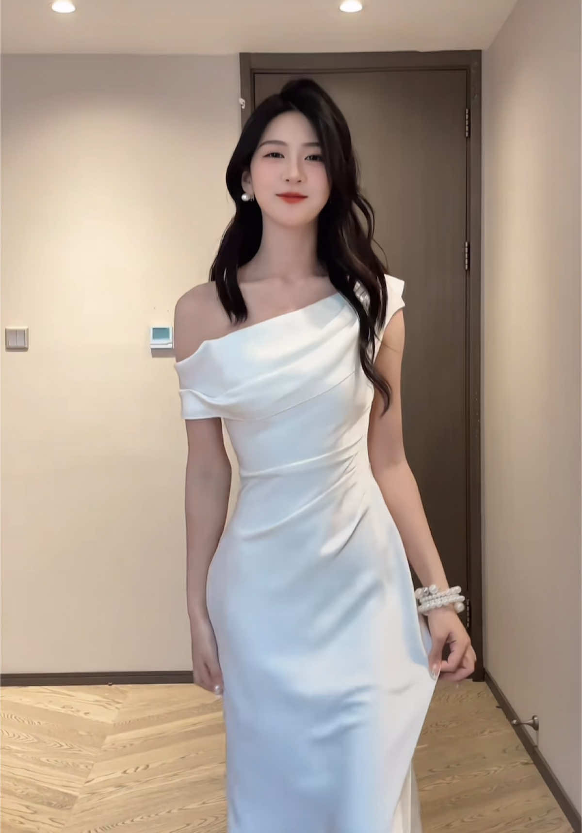 Satin dress 🤍  #outfitinspiration #dress #elegantlook #satindress #ufitstudio #foryoupage 