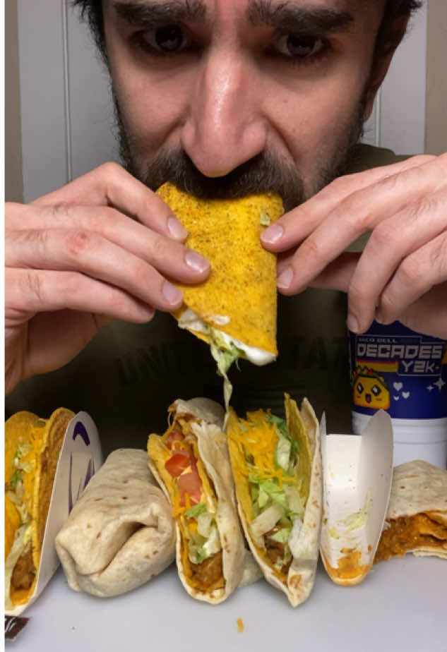 Taco Bell Decades menu review 🌮🔥 Cold food, no empanada… rough day #tacobell #mukbang #foodreview #fastfood #fyp