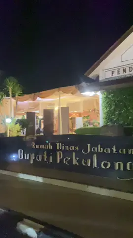 Happy wedding adikku yang cantikkkk Syakilla Ashraff dan Kevin 🥰 selamat memulai kehidupan yg baru dalam berumah tangga 🤍 || cantikk sekaliii sihhhh masyaAllah 😍 selamat menyaksikan video durasi yg agak panjang ini gaa guys 😚😂 ibu fadia mantu yg ke 2🥰 #bupatipekalongan #bufadiaarafiq #pendopokajen #bupatimantu 