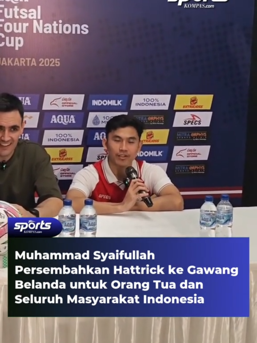 Punggawa Timnas Futsal Indonesia, Muhammad Syaifullah, menegaskan bahwa hattrick yang ia cetak ke gawang Belanda ia persembahkan untuk orangtuanya serta seluruh masyarakat Indonesia. Ia juga mengaku sempat menghubungi orangtuanya sebelum pertandingan dimulai sebagai bentuk doa dan dukungan tambahan.  Kreatif: Sayid Al Ghifari  Video Jurnalis: Pratama Yudha Editor: Firzie A. Idris  @timnasfutsal @timnasindonesia  #AyoNontonFutsal #DemiGaruda #TimnasFutsal #FutsalIndonesiaJuara #4NWS2025