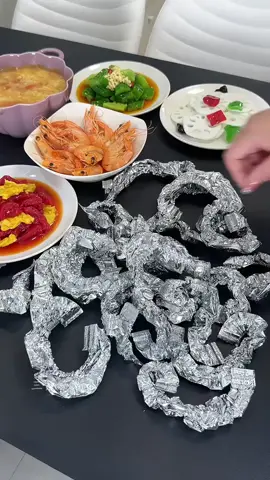 🥘❄️ Hot or Cold—Food Always Fresh 🍲 Keeps rice & dishes warm after cooking 🥗 Summer use: keeps food fresh, no flavor transfer 🐜 Dust-proof & insect-proof design 🔥❄️ Safe for refrigerators & microwaves ♻️ High elasticity, washable & reusable #KitchenEssentials #FoodStorage #CookingTips #HomeHacks #SmartLiving