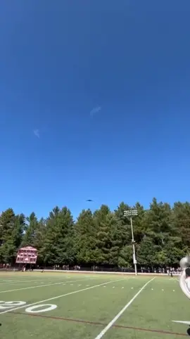 🇺🇸⚡️ — Một chiếc máy bay ném bom tàng hình B-2A “Spirit” của Không quân Hoa Kỳ từ căn cứ Whiteman AFB, Missouri, đã thực hiện một chuyến bay thấp qua Đại học Norwich ở Vermont hôm nay. #airforce #usa #trump #❤️ #iphone 