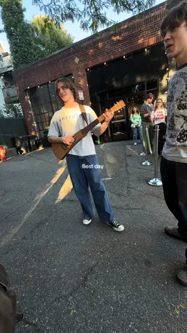 Oh who would’ve thought I would just casually be talking to Axel and Will and then they break out into song@William Lipton @axelellis4 @The Runarounds #therunarounds #primevideo #somerville #fyp 