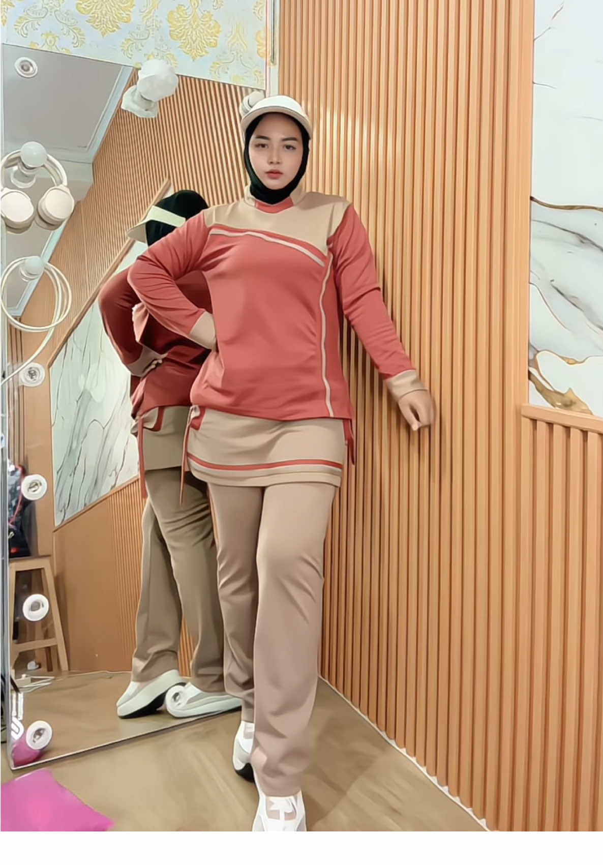 Haii gaesss Aku lagi pake Oneset terbaru dari @Nano Sportswear  di bb 72kg tb 160cm  Panduan Ukuran size buat kalian ini yaa ;  M bb 45-50kg L bb 50-55kg XL bb 55-65kg XXL bb 65-75kg XXXL bb 75-85kg  Tergantung tinggi badan yaa gaes .. komen komen aja yang masih kurang paham .. 🆗 