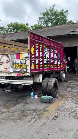 Paman berkacamata🤣#fyp #masukberanda #trukmaniaindonesia 