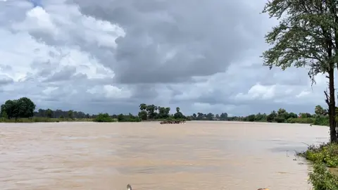 #ទូកងឥសានបុរីសំណាងសែនជ័យ #កីឡាលើផ្ទៃទឹក #🇰🇭🇰🇭🇰🇭🇰🇭🇰🇭🇰🇭🇰🇭🇰🇭🇰🇭🙏🙏🙏❤❤❤❤ 