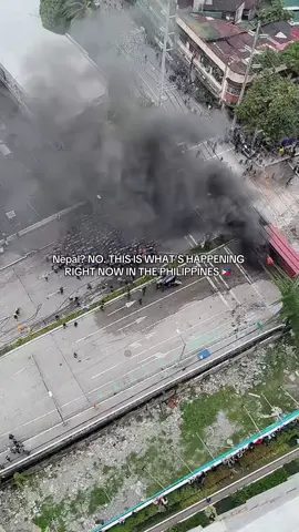 let your voices be powerful, but always peaceful. real change is built on unity and respect, not violence. thankyou also to the authorities who are doing their duty with discipline and without harm.   credits to all the owners of these clips. #lunetapark #rally #protest #corruption 