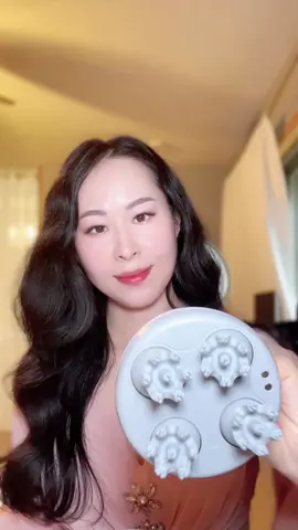 Omg you need to try this amazing scalp massager 😍 I absolutely in love with it. My new favorite bae😍 #comfiermassager #comfier #scalpmassage #hairgrowth #highlights 