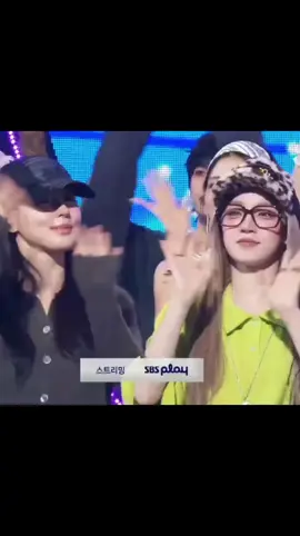 Miyeon Joins Yuqi on stage so she wouldn't be lonely while promoting as a soloist #gidle #idle #miyeon #yuqi #fyp 