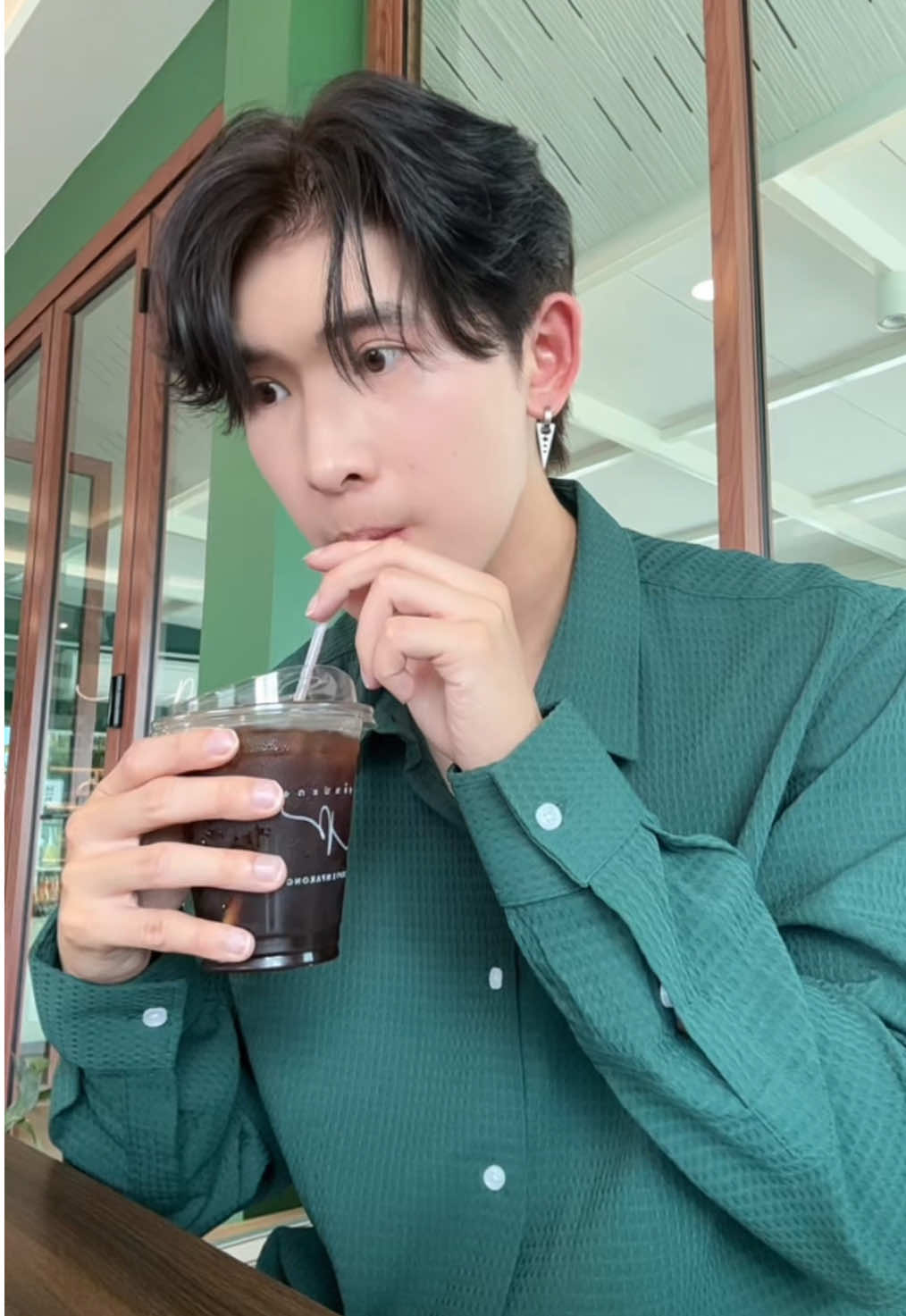 เพลินปะกง คาเฟ่วิวนาเกลือ จุดเช็คอินใหม่ บางปะกง จ.ฉะเชิงเทรา แค่ก้าวเข้ามาก็เหมือนได้พักใจท่ามกลางธรรมชาติ มีกิจกรรมให้ลอง ทั้งให้อาหารปลา เก็บผักเบี้ยทะเลได้อีกด้วย . @เพลินปะกง  . เวลาเปิดปิด จันทร์ - ศุกร์     : เปิด 10.00-18.30 เสาร์ - อาทิตย์ : เปิด 10.00-19.30