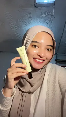 Sunscreen + kulit flawless = combo terbaik‼️✨🪞 @AmuraOfficial #amura #matureskincare #skincareformatureskin #darkspot #brighteningskincare 