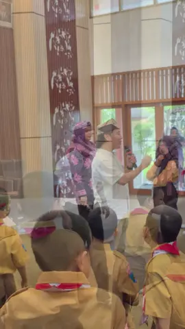 Kunjungan Dewan Kesenian Blambangan ke Sekolah Rakyat Terintegrasi 2 Banyuwangi asyiknya mendengarkan dongeng dg media wayang bambu