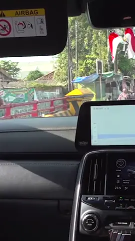 Ibu pengamen yg bawa anknya umur 4 tahun di ajak kang Dedi naik mobilnya #gunernurjawabarat #kdm #jangkauanluas #fyppppppppppppppppppppppp 