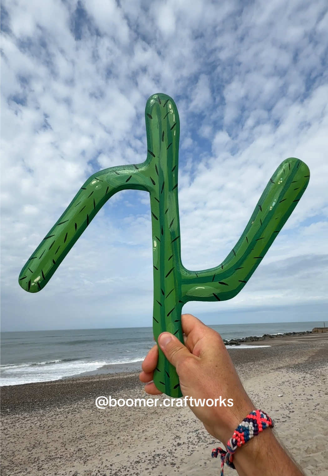 Throwing boomerangs at the beach in northern Denmark #boomerang #Bumerang #bumerangue #Бумеранг #boomercraftworks 