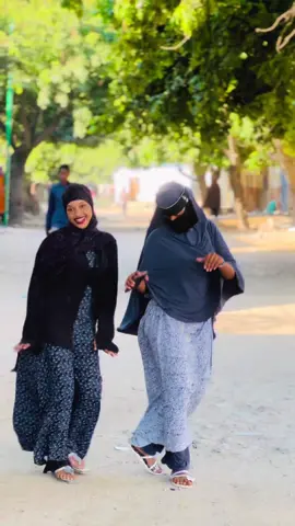 Gabdhaha Indho sharerka Xirto Hoganka Halo dhibo😂🔥#somalitiktok #fypシ゚ #wacan💐👸🏾 #CapCut 