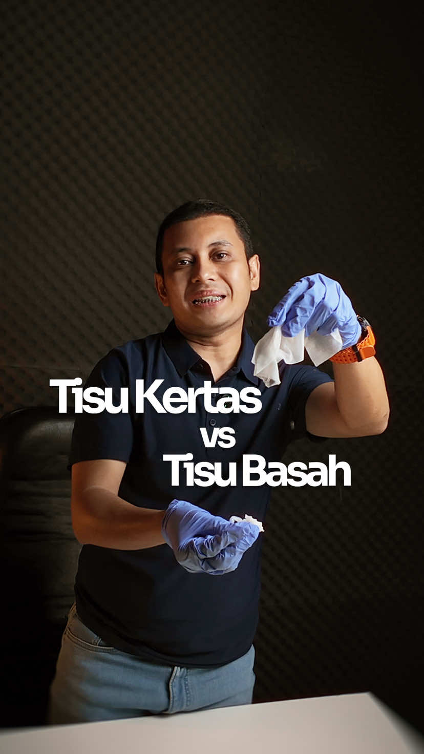 Kenapa banyak larangan penggunaan tisu basah? Jawabannya ada dalam video. Walaupun sama-sama mencemari lingkungan, tapi tisu kertas punya sifat yang mudah rusak dibanding tisu basah. Tapi ga bisa boong ya, tisu basah memang lebih fungsional. Kamu tim tisu kertas atau tisu basah? #bangsap #Sustainability #environmental #bisnishijau #gossling 