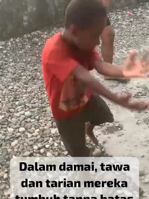 Dalam damai tawa dan tarian mereka tumbuh tanpa batas