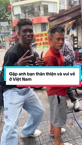 Đi dạo gặp anh bạn thân thiện, nhưng có vẻ hơi mệt vì trời nắng #tour #travel #tiktokviral 🫂🙌🏽