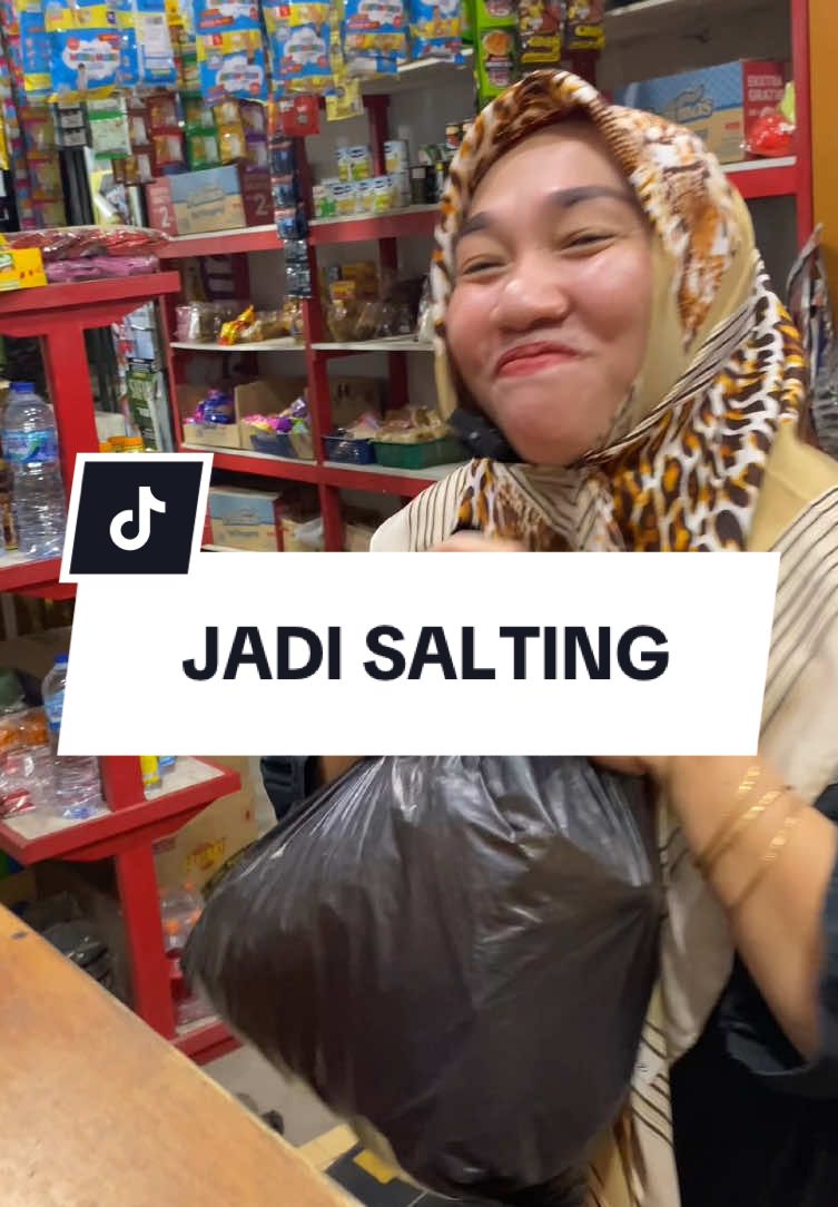 MAKASIH YA KAK…JADI SALTING NIH YE🤣😅 #fyp #xyzbca #video #lucu #viraltiktok #komedikocak #trending 