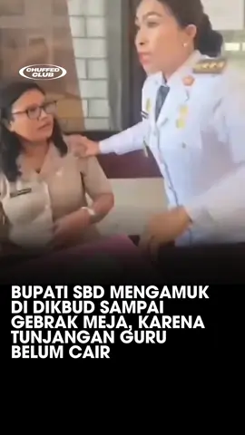 🔥 Bupati SBD Mengamuk di Kantor Dikbud! Situasi memanas di Kabupaten Sumba Barat Daya (SBD), NTT, ketika Bupati turun langsung ke Dinas Pendidikan dan Kebudayaan (Dikbud) dan gebrak meja karena tunjangan guru belum cair. Aksi ini terjadi di hadapan pejabat terkait, dan menjadi sorotan publik karena memperlihatkan kemarahan seorang kepala daerah atas lambatnya pencairan hak para guru. Menurut laporan media, tunjangan yang tertunda membuat banyak guru mengeluh karena mereka sangat bergantung pada dana tersebut untuk memenuhi kebutuhan sehari-hari. Bupati menegaskan bahwa pendidikan adalah prioritas, dan keterlambatan administrasi yang berlarut-larut tidak bisa ditoleransi. Momen ini memunculkan dua sisi: di satu sisi, publik mengapresiasi sikap tegas Bupati yang membela nasib guru. Di sisi lain, ini jadi tanda bahwa manajemen birokrasi di daerah masih lemah, karena masalah seperti ini seharusnya bisa dicegah tanpa harus menunggu kepala daerah marah besar. Pertanyaannya, apakah kemarahan ini akan menjadi perbaikan nyata dalam sistem administrasi, atau hanya berhenti sebagai momen viral? Karena yang paling penting adalah hak guru benar-benar segera dipenuhi. #BupatiSBD #TunjanganGuru #PendidikanKita #ViralNTT #FYP