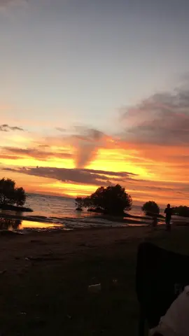 #sunset#masukberandafyp #CapCut #senjasorehari#pantaisuijawiketapang🌅🏖️ 