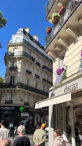 📍Paris, France🇫🇷❤️ #streetsofparis 