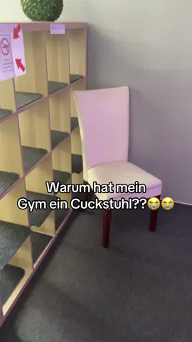 Auch genau da wo man seine Schuhe ausziehen soll🤨🤨 #gym #weird #training #Fitness 