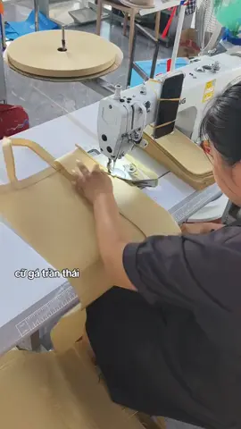 gá viền thẳng máy hàng túi sách siêu nhanh