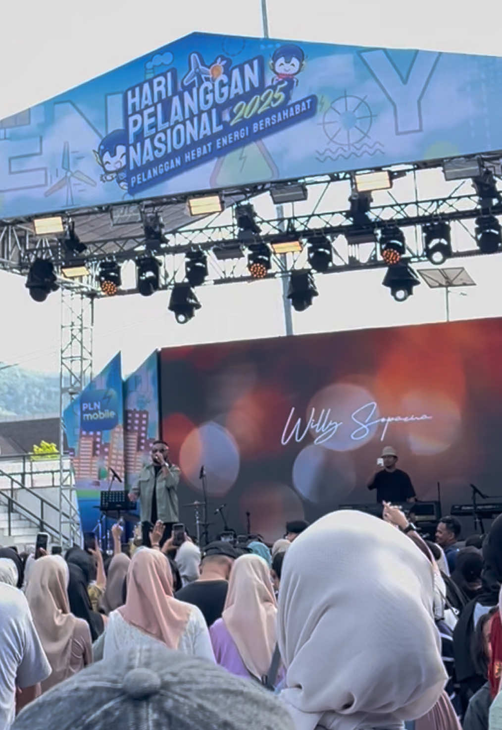 Mengalau bersama @Willy Sopacua. #fyppppppppppppppppppppppp #haripelanggannasional #plnmmuambon #willysopacua #ambonpride🏝🔥 
