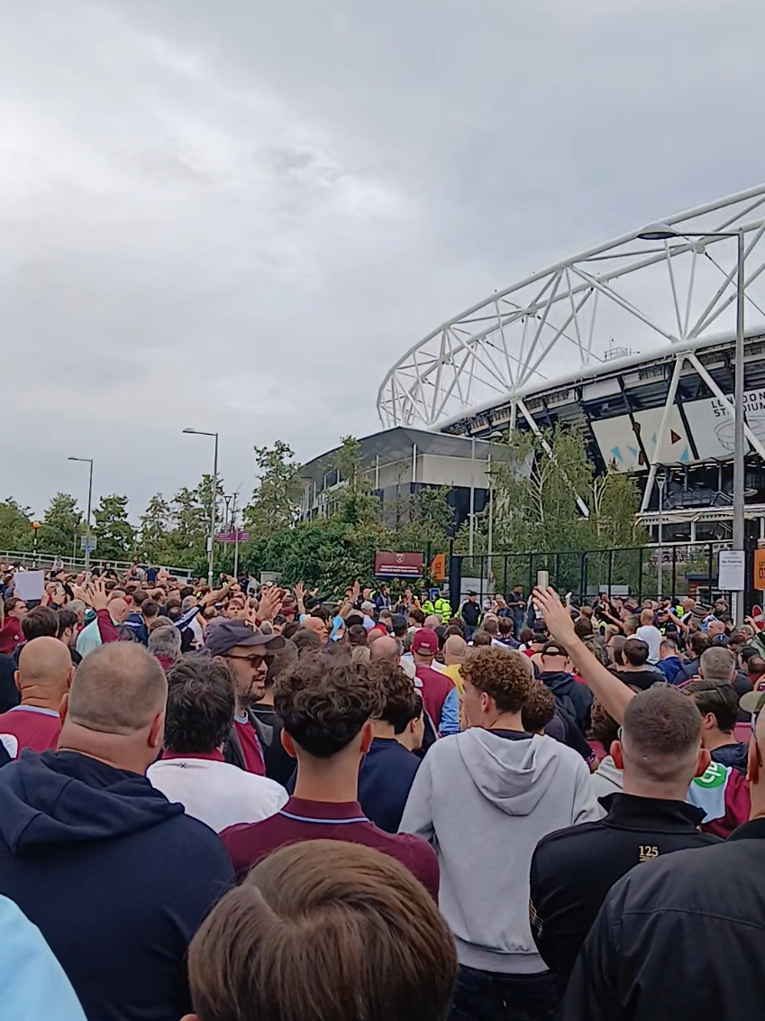 Im forever blowing bubbles at the protest ⚒️ SB OUT#viral #fyppp #fyp #protest #westham 